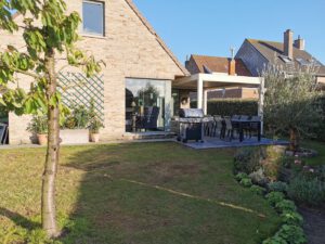 im Garten der Villa Vosje