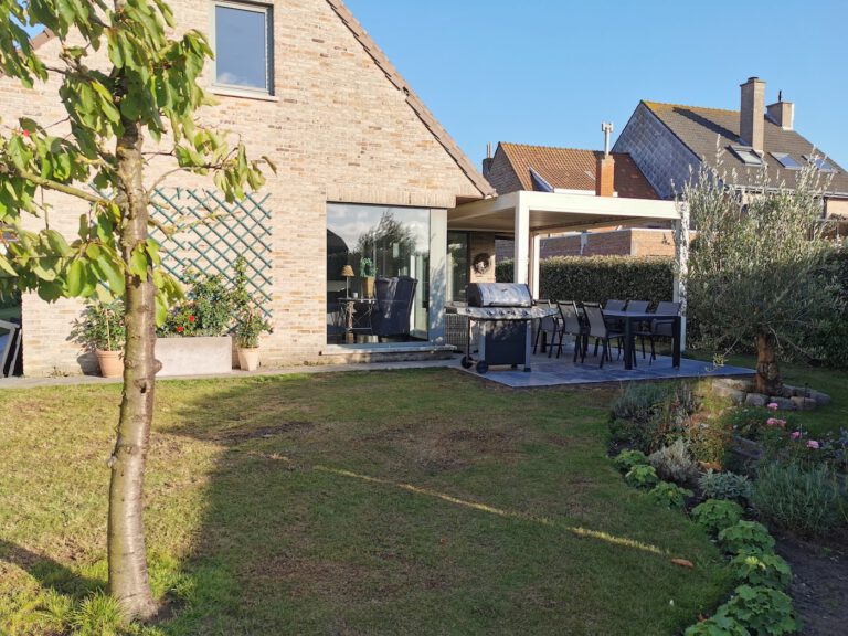 im Garten der Villa Vosje
