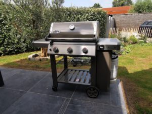 Weber Grill im Garten der Villa Vosje